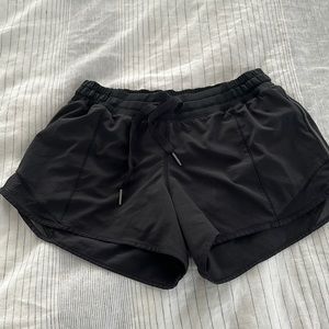 Lululemon size 6 hotty running shorts (2.5in) with insert and mesh side